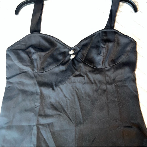 Elegant Black Midi Dress - Picture 3 of 10